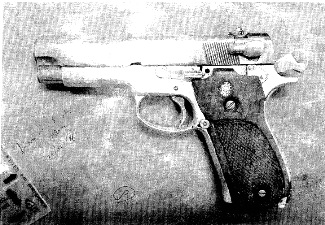 אקדח גנוב, דגימת די-אן-איי ונרקומן שלקח את התיק